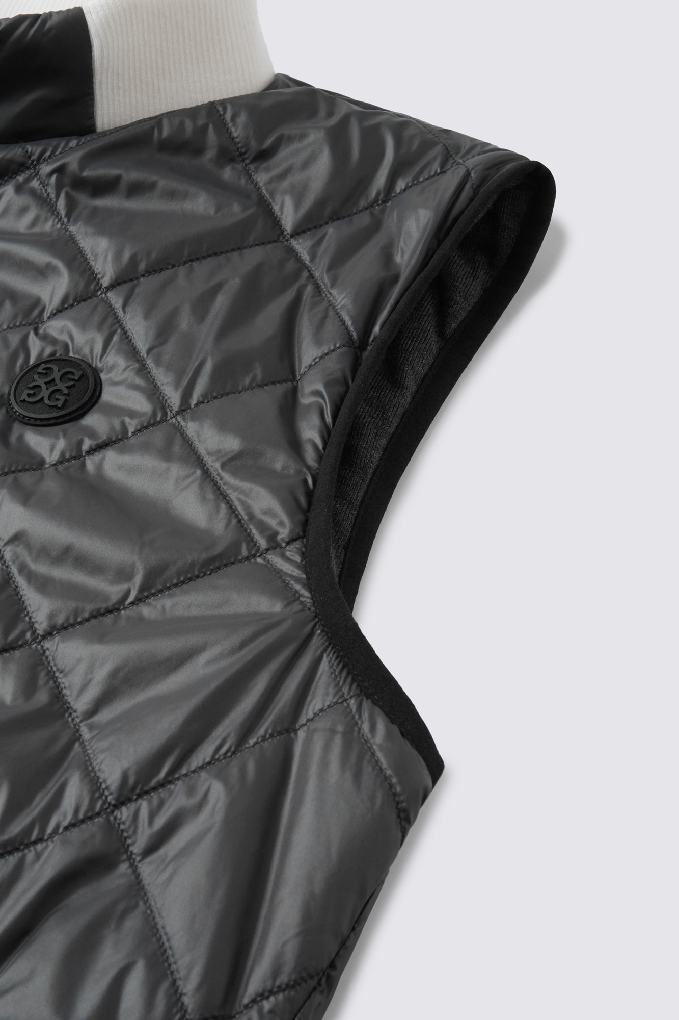 美品 G/FORE ジーフォア バイカラー 異素材切替 ダウンベスト 白黒 36 美品 G/FORE ジーフォア バイカラー 異素材切替 ダウンベスト